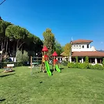 Mobile In Sarazena In Einem Sarzana